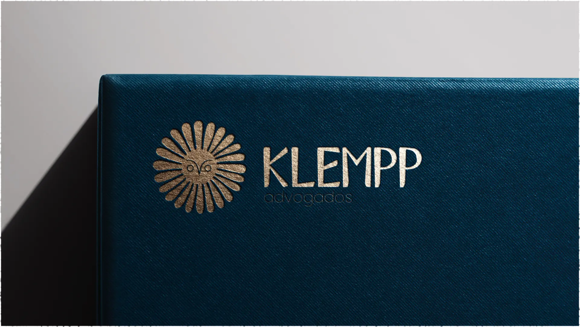 Aplicações da identidade do projeto Klepp Advogados